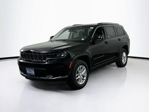 Diamond Black Crystal Pearlcoat 2023 Jeep Grand Cherokee L Laredo