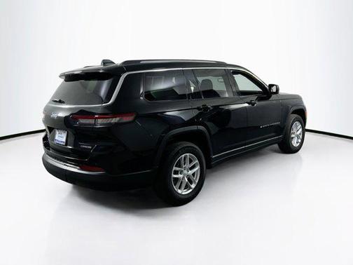 Diamond Black Crystal Pearlcoat 2023 Jeep Grand Cherokee L Laredo
