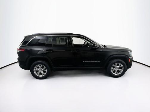 Diamond Black Crystal Pearlcoat 2023 Jeep Grand Cherokee Limited