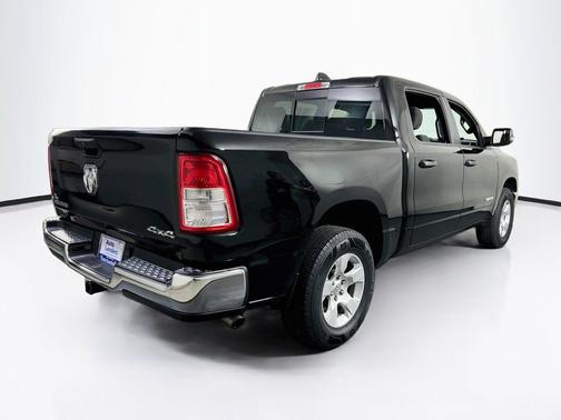 Diamond Black Crystal Pearlcoat 2023 RAM 1500 Big Horn/Lone Star