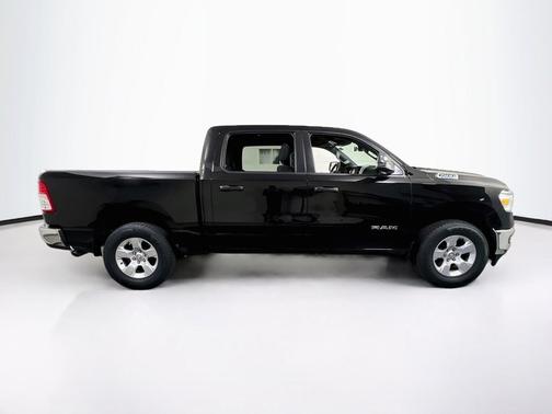 Diamond Black Crystal Pearlcoat 2023 RAM 1500 Big Horn/Lone Star