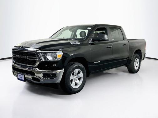 Diamond Black Crystal Pearlcoat 2023 RAM 1500 Big Horn/Lone Star