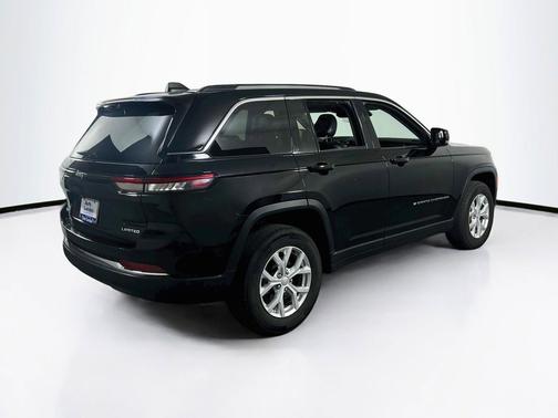Diamond Black Crystal Pearlcoat 2023 Jeep Grand Cherokee Limited