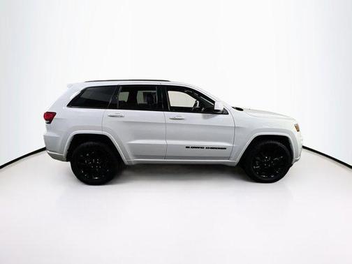 2022 Jeep Grand Cherokee Laredo