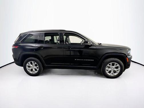 Diamond Black Crystal Pearlcoat 2023 Jeep Grand Cherokee Limited