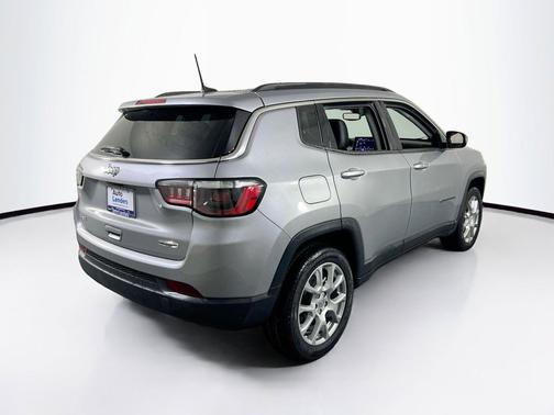 Billet Silver Metallic Clearcoat 2022 Jeep Compass Latitude Lux
