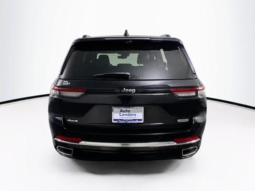 Diamond Black Crystal Pearlcoat 2023 Jeep Grand Cherokee Overland