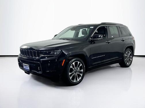 Diamond Black Crystal Pearlcoat 2023 Jeep Grand Cherokee Overland