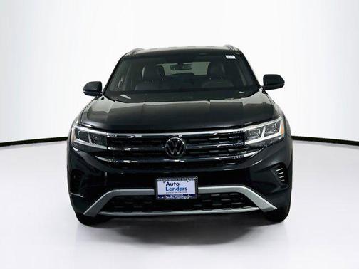 Deep Black Pearl 2023 Volkswagen Atlas Cross Sport 2.0T SE