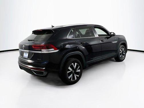 Deep Black Pearl 2023 Volkswagen Atlas Cross Sport 2.0T SE