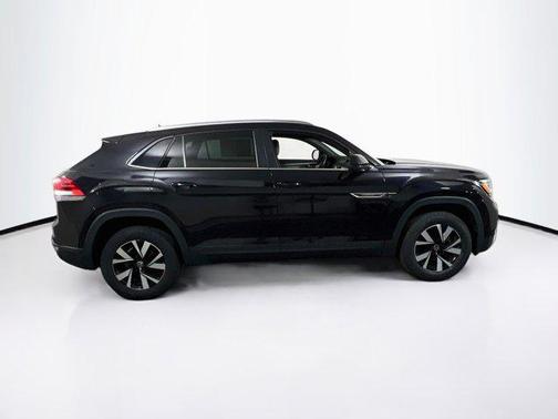 Deep Black Pearl 2023 Volkswagen Atlas Cross Sport 2.0T SE