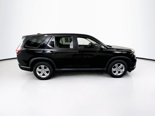 Crystal Black Pearl 2023 Honda Pilot AWD LX