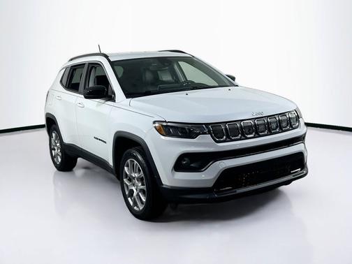 Bright White Clearcoat 2022 Jeep Compass Latitude Lux