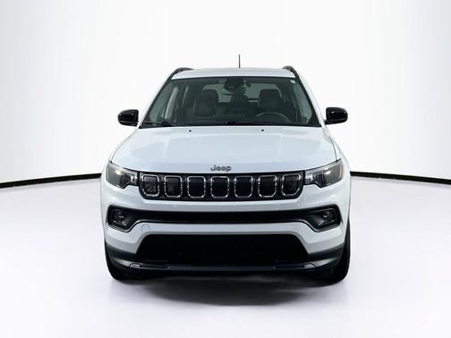 Bright White Clearcoat 2022 Jeep Compass Latitude Lux