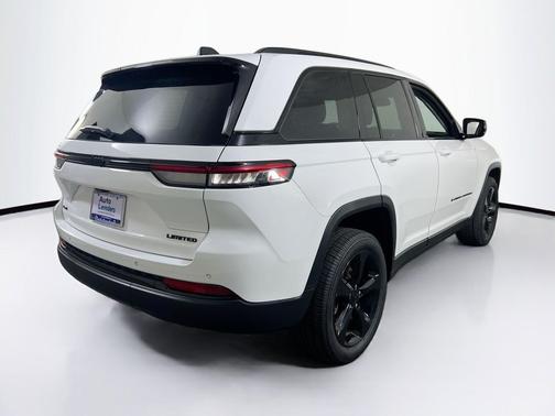 Bright White Clearcoat 2023 Jeep Grand Cherokee Limited