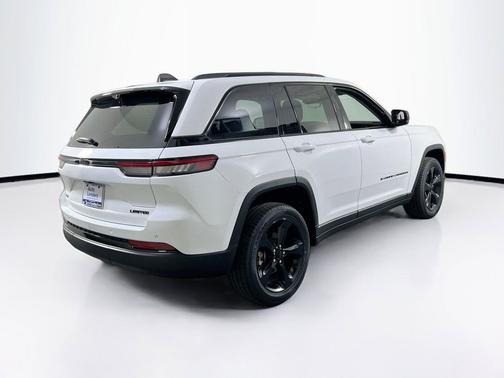 Bright White Clearcoat 2023 Jeep Grand Cherokee Limited
