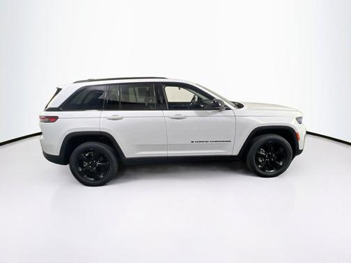 Bright White Clearcoat 2023 Jeep Grand Cherokee Limited