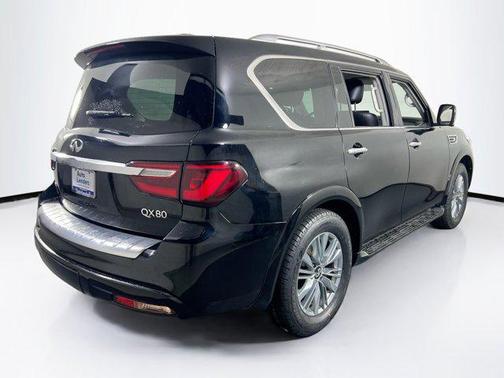2022 INFINITI QX80 Luxe