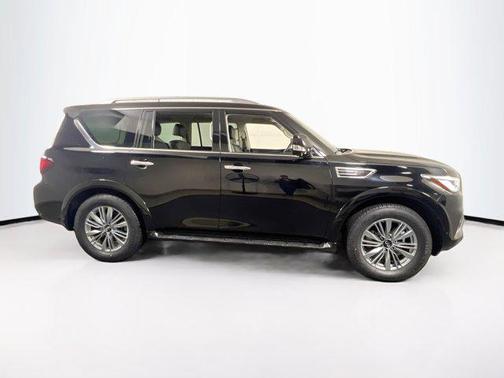 2022 INFINITI QX80 Luxe