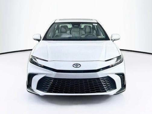 Ice Cap 2025 Toyota Camry SE
