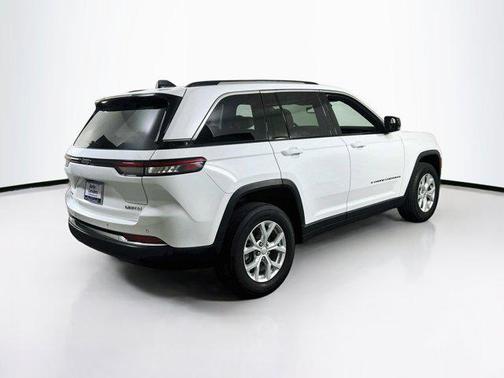 Bright White Clearcoat 2023 Jeep Grand Cherokee Limited