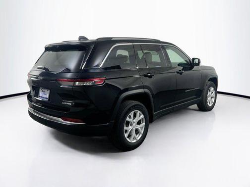 Diamond Black Crystal Pearlcoat 2023 Jeep Grand Cherokee Limited