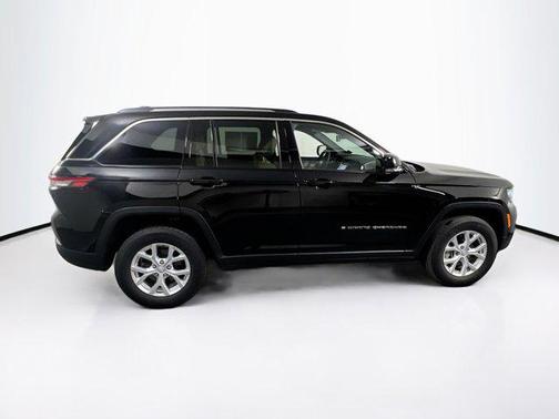 Diamond Black Crystal Pearlcoat 2023 Jeep Grand Cherokee Limited