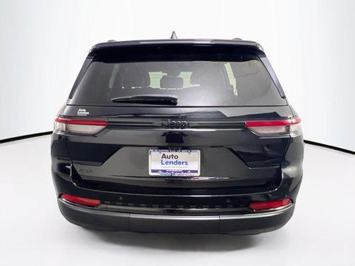 Diamond Black Crystal Pearlcoat 2023 Jeep Grand Cherokee Altitude