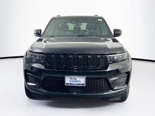 Diamond Black Crystal Pearlcoat 2023 Jeep Grand Cherokee Altitude