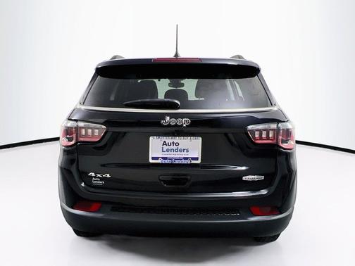 Diamond Black Crystal Pearlcoat 2022 Jeep Compass Latitude
