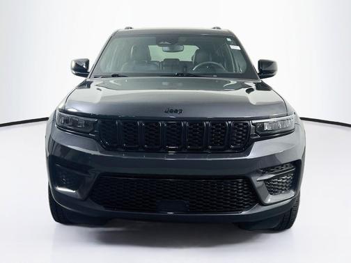 Baltic Gray Metallic Clearcoat 2023 Jeep Grand Cherokee Altitude