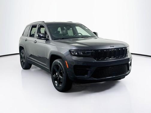 Baltic Gray Metallic Clearcoat 2023 Jeep Grand Cherokee Altitude