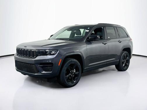 Baltic Gray Metallic Clearcoat 2023 Jeep Grand Cherokee Altitude