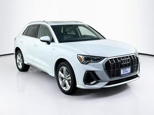 Glacier White Metallic 2022 Audi Q3 45 S line Premium Plus
