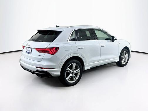 Glacier White Metallic 2022 Audi Q3 45 S line Premium Plus
