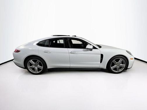 2018 Porsche Panamera 4S