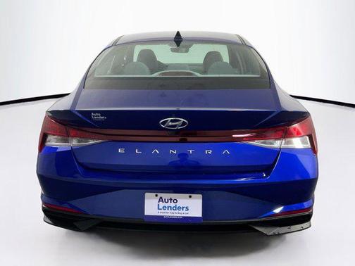 2023 Hyundai ELANTRA SE