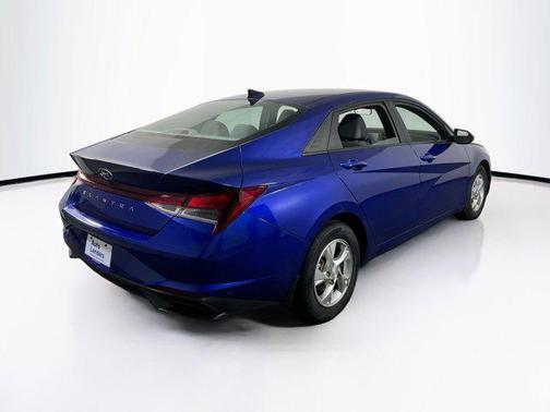 2023 Hyundai ELANTRA SE