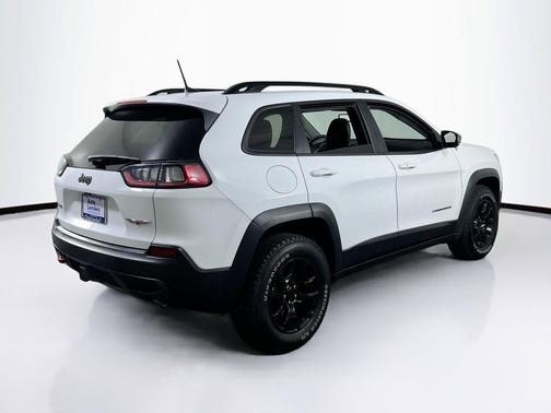 Bright White Clearcoat 2022 Jeep Cherokee Trailhawk