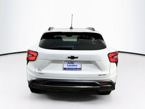 Summit White 2025 Chevrolet Trax FWD ACTIV