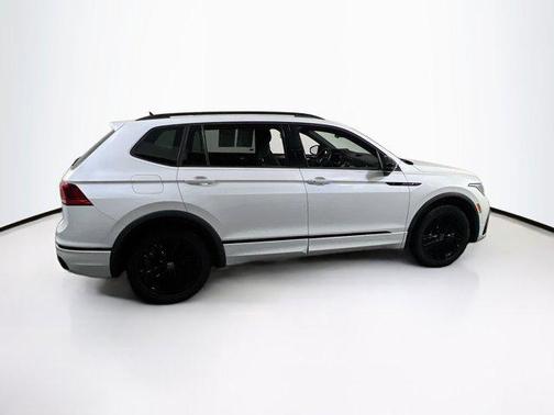 2022 Volkswagen Tiguan 2.0T SE R-Line Black 4MOTION