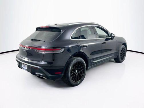 2023 Porsche Macan AWD