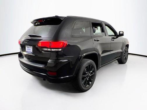 2022 Jeep Grand Cherokee Laredo