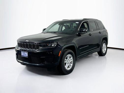 Diamond Black Crystal Pearlcoat 2023 Jeep Grand Cherokee Laredo
