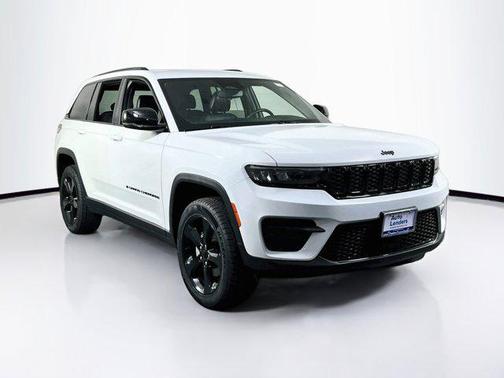 Bright White Clearcoat 2023 Jeep Grand Cherokee Altitude