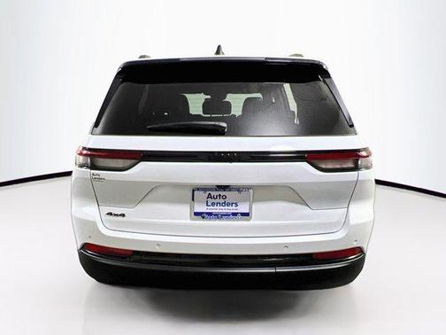 Bright White Clearcoat 2023 Jeep Grand Cherokee Altitude