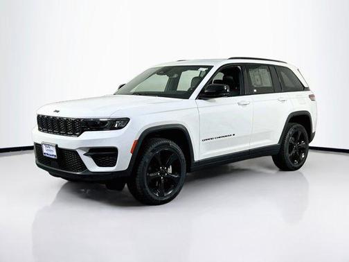 Bright White Clearcoat 2023 Jeep Grand Cherokee Altitude