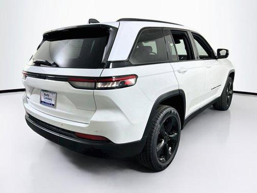 Bright White Clearcoat 2023 Jeep Grand Cherokee Altitude