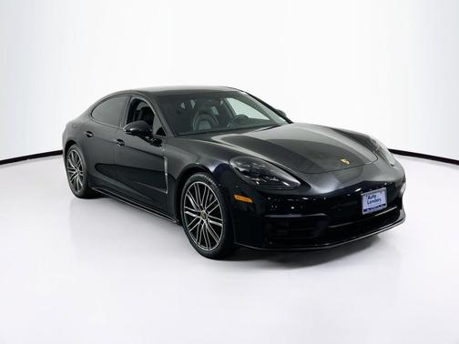 Jet Black Metallic 2022 Porsche Panamera 4 Platinum Edition