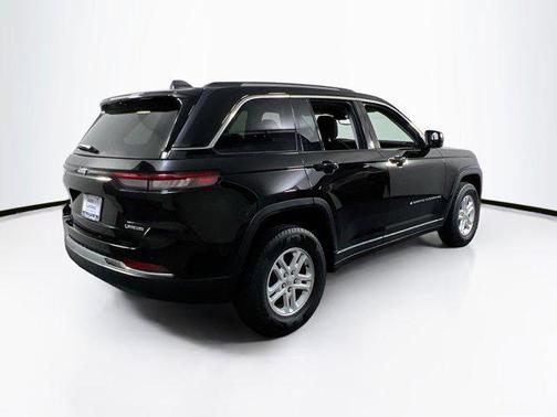 2022 Jeep Grand Cherokee Laredo